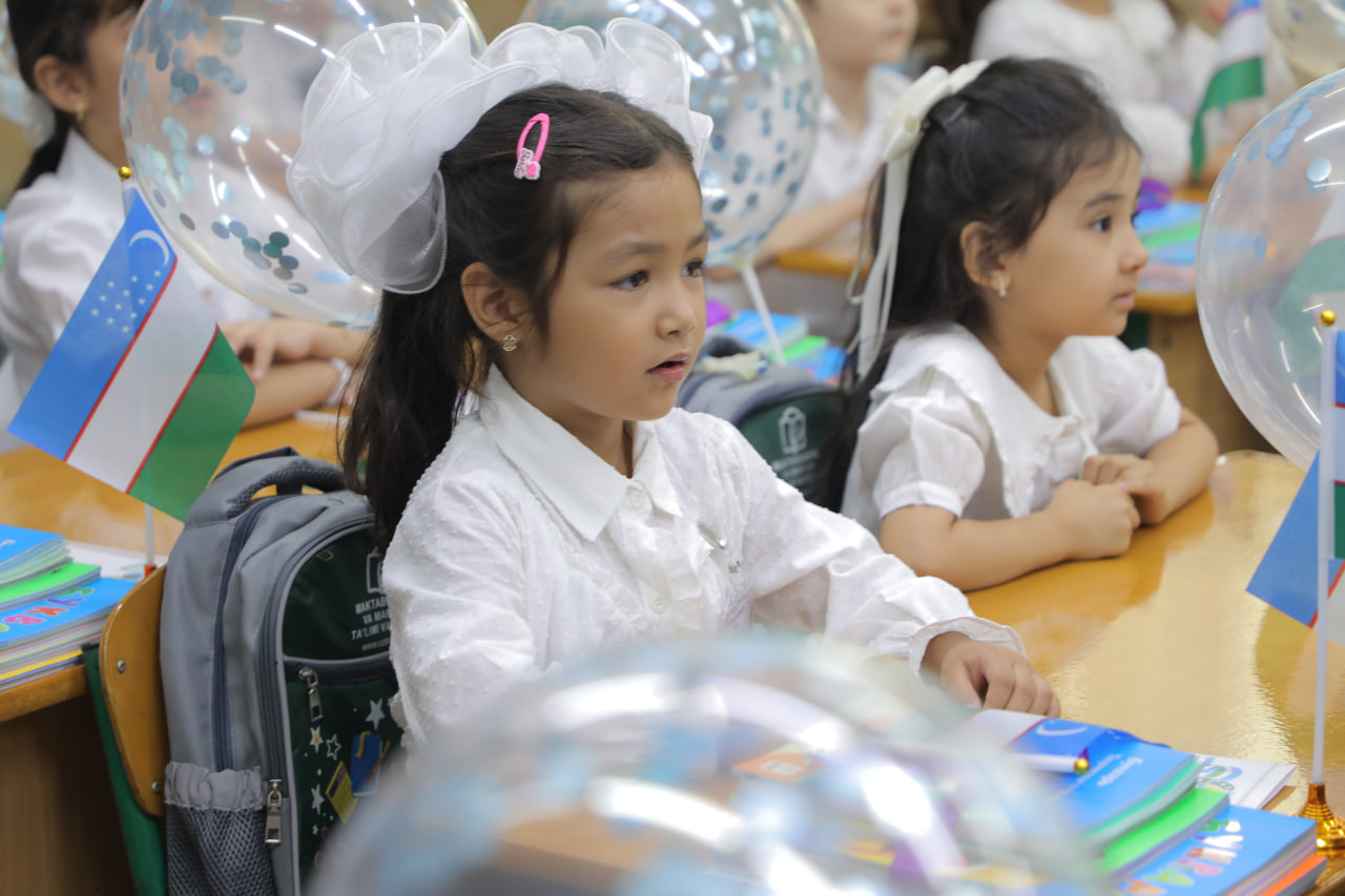 Men zudlik bilan ormonda jinsiy aloqa qilishni xohlayman Explorer ichida porno